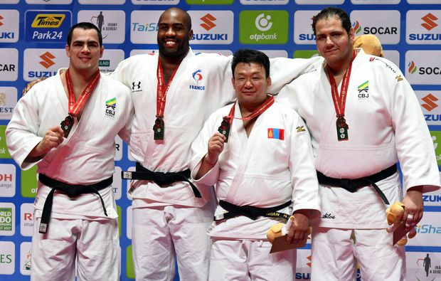 Medalhistas da categoria peso pesado, da esq. para a dir.: David Moura (prata), Teddy Riner (ouro), Tuvshinbayar Naidan (bronze) e Rafael Silva (bronze)