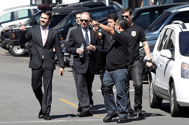 Brazilian Olympic Committee (COB) President Carlos Arthur Nuzman (C) arrives to Federal Police headquarters in Rio de Janeiro, Brazil September 5, 2017. REUTERS/Ricardo Moraes