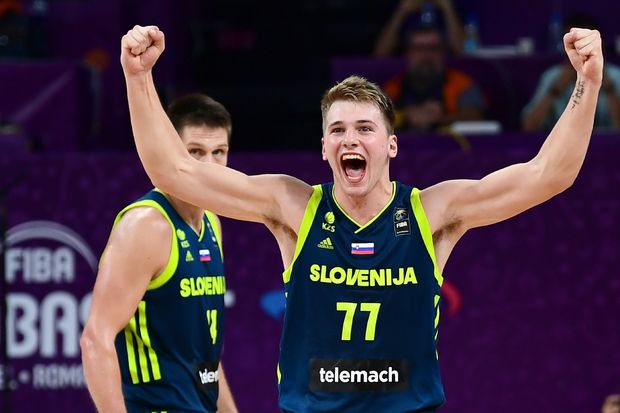 Slovenia's guard Luka Doncic celebrates after scoring during the FIBA Eurobasket 2017 men's semi-final basketball match between Spain and Slovenia at the Fenerbahce Ulker Sport Arena in Istanbul on September 14, 2017. / AFP PHOTO / OZAN KOSE