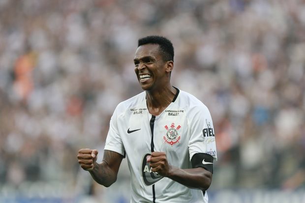 J comemora gol do Corinthians marcado contra o Vasco