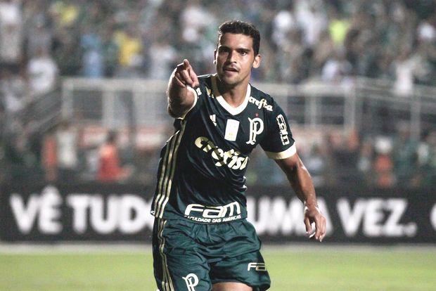 Jean comemora gol do Palmeiras no Pacaembu