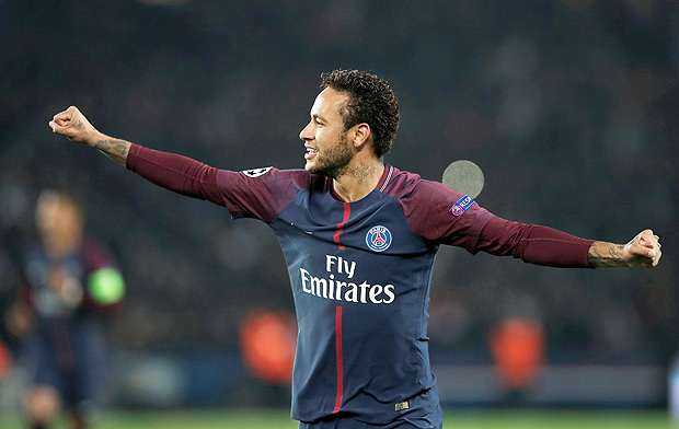 Neymar comemora gol em goleada do PSG sobre o Anderlecht