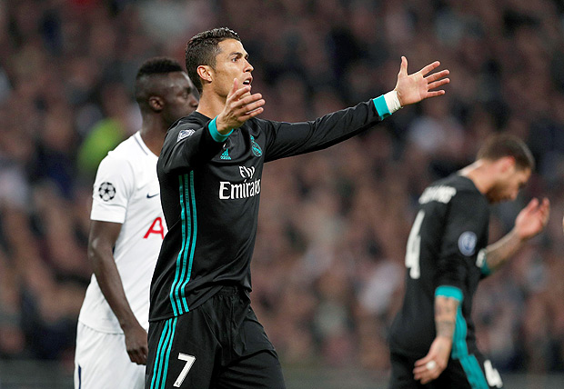Cristiano Ronaldo reclama de lance no duelo entre Real Madrid x Tottenham