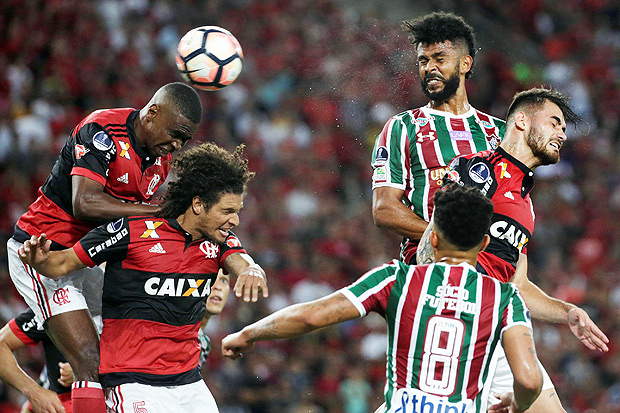 Lance do jogo entre Flamengo e Fluminense, pelas quartas de final da Copa Sul-Americana
