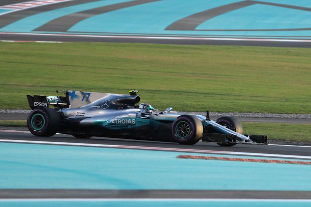 Valtteri Bottas dirige sua Mercedes durante treino classificatrio do GP de Abu Dhabi