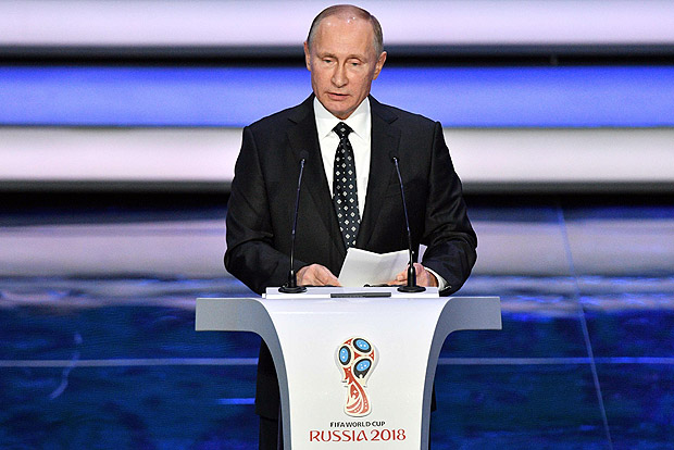 Vladimir Putin durante discurso no sorteio dos grupos da Copa do Mundo