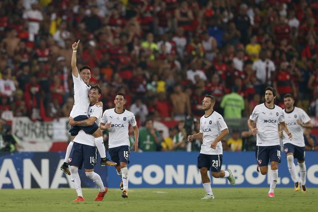 Argentina's Independiente Ezequiel Barco, left, celebrates with teammetes after scoring from the penalty spot against Brazil's Flamengo during the Copa Sudamericana final championship soccer match at Maracana stadium in Rio de Janeiro, Brazil, Wednesday, Dec.13, 2017. (AP Photo/Silvia Izquierdo) ORG XMIT: XMC117