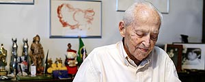 Octavio Frias de Oliveira (1912-2007) em sua sala no nono andar da sede da Folha, no centro de São Paulo (João Wainer-24.mar.2006)