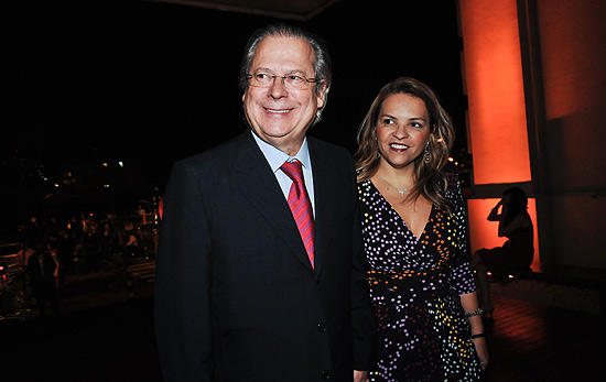 SO PAULO, SP, BRASIL, 21-02-2011, 20h30: O ex-deputado Jose Dirceu chega acompanhado de sua esposa ao aniversario de 90 anos da Folha a Orquestra Sinfonica do Estado (OSESP), tocara na sala Sao Paulo. (Foto: Karime Xavier/Folhapress, PODER)
