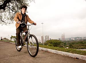 legenda: Vinícius vai andar de bicicleta durante o jogo crédito: Carlos Cecconello/Folhapress