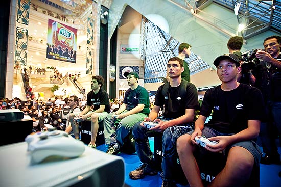 Competidores do World Cyber Games durante a partida