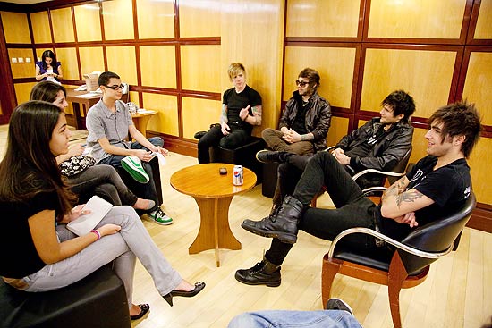 Grupo de Apoio do Folhateen entrevista a banda Boys Like Girls 