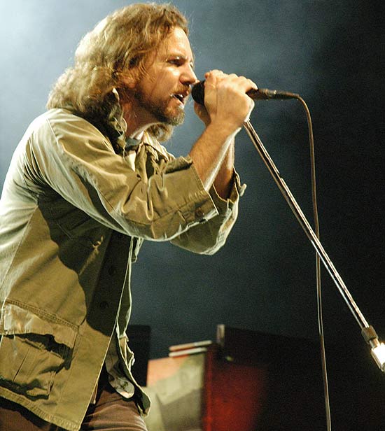 Na foto, o vocalista do Pearl Jam, Eddie Vedder, que faz show na capital paulista em novembro
