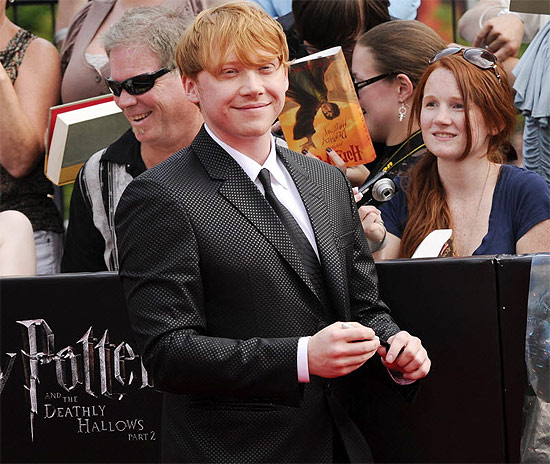 ORG XMIT: NYEA128 Actor Rupert Grint attends the premiere of "Harry Potter and the Deathly Hallows: Part 2" at Avery Fisher Hall on Monday, July 11, 2011 in New York. (AP Photo/Evan Agostini)