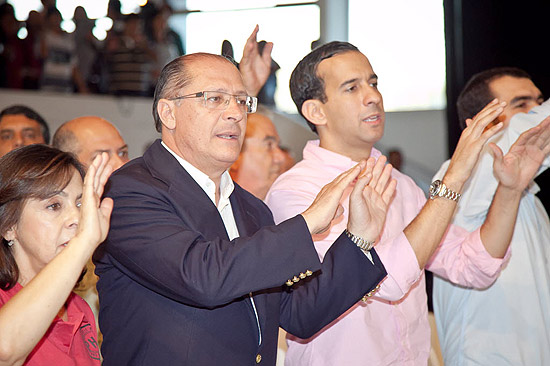 CACHOEIRA PAULISTA - SP - 16.07.2011 - Presenca do Gov. Geraldo Alckmin (PSDB-SP) em uma missa no acampamento de jovens da renovacao carismatica, da igreja catolica. (JOAO BRITO/FOLHAPRESS FOLHATEEN) ***EXCLUSIVO FOLHA***