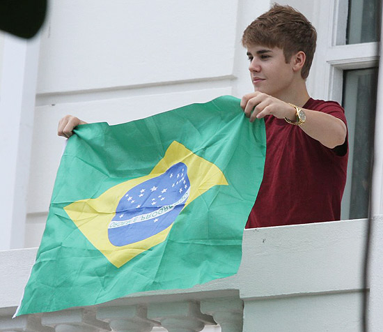 AgNews - Justin Bieber na sacada do Hotel Copacabana Palace Fotos: AgNews / AgNews 