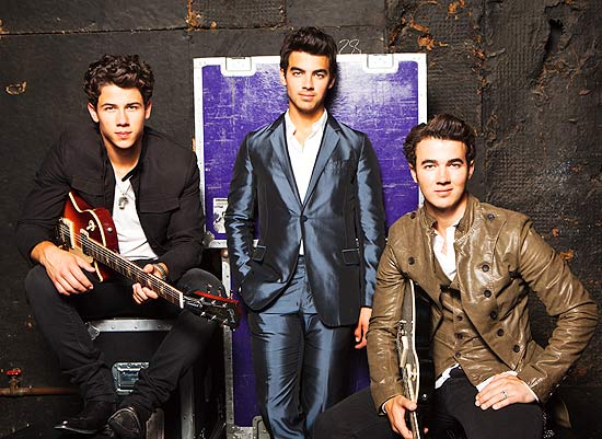 Nick (à esq.), do Jonas Brothers, se apresenta na Via Funchal em setembro