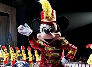 Mickey desfila simpatia durante apresentao do show