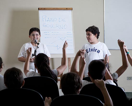 SAO PAULO, SP, BRASIL, 20-09-2012, 11h30: Os estudantes Eduardo Pereira e Jose Rafael Fernandes ja se interessam por politica. (Foto: Caio Kenji/Folhapress, FOLHINHA) ***EXCLUSIVO FOLHA****