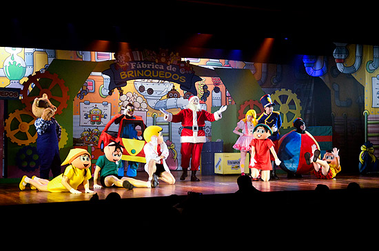 Cena do musical "Turma da Mônica em a Fábrica de Brinquedos do Papai Noel" (foto) 