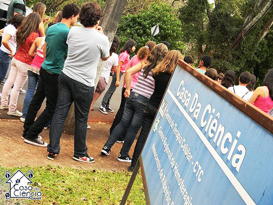 Estudantes participam de atividades na Casa da Ciência