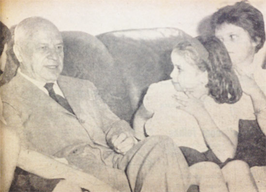 Octalles Marcondes Ferreira com os repórteres mirins da "Folhinha" de 1963