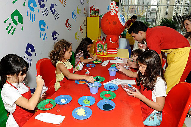 Crianças durante a primeira edição da oficina de férias do shopping JK Iguatemi