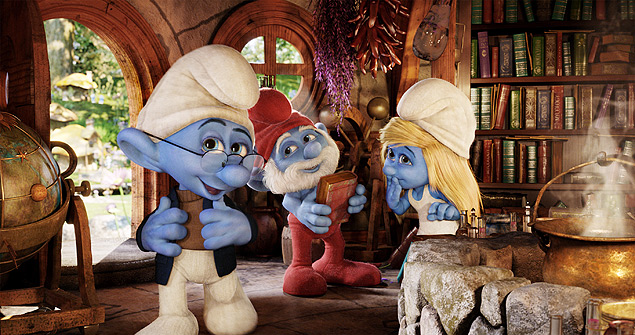 Narrador Smurf, Papai Smurf e Smurfette em cena de 'Smurfs 2'