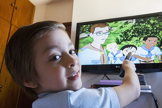 João Victor, 5, assiste pouco à TV aberta