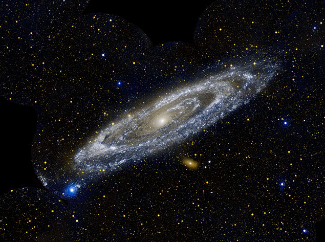 O Telescpio Hubble  capaz de fotografar estrelas, nebulosas e galxias distantes.