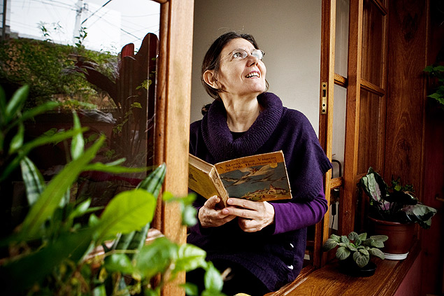 SAO PAULO, SP, BRASIL 02-08-2010, 11h00: Retrato da escritora Eva Furnari, que completa 30 anos de carreira, em sua casa no jardim Hipico. (Foto: Leticia Moreira/ Folhapress/ FOLHINHA ) ***EXCLUSIVO FOLHA***