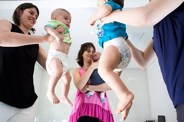 Aula aberta de dana materna tem exerccios de dana e alongamento para pais e filhos (0-3 anos) no Sesc Santo Amaro