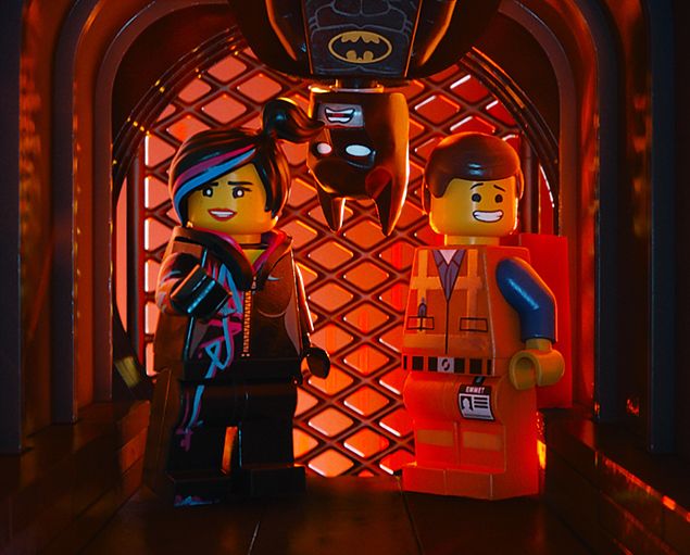 Cena do filme 'Uma Aventura Lego', em que os personagens so pequenos bonecos do universo dos blocos de montar