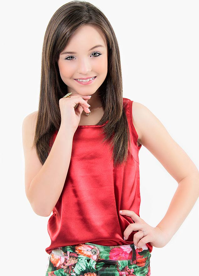 A atriz Larissa Manoela, 14