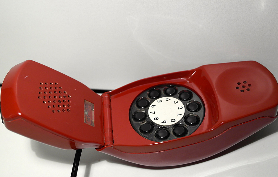 Exposio retrata histria do telefone com 50 peas de 1900 a 2010