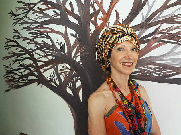 Retrato da escritora Silvana Salerno, que lança livro com contos africanos