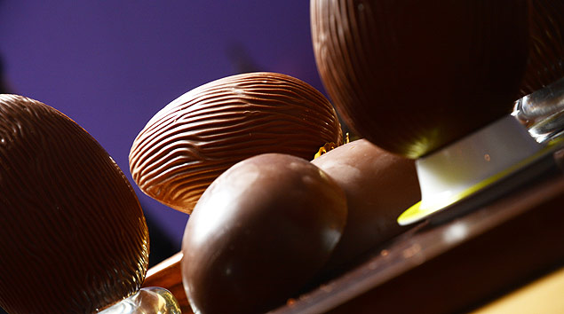 Ovos de chocolate vendidos na Pscoa; empresas sero autuados pela reduo do peso dos produtos