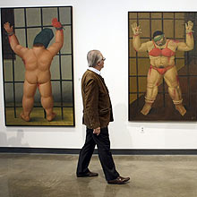Fernando Botero passa por obras de exposio que abre amanh em Washington