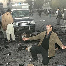 Atentado contra Bhutto ocorreu em Islamabad e deixou outras vtimas