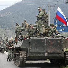Coluna de blindados russos se aproxima da província separatista Ossétia do Sul