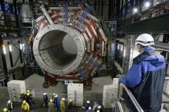 Cientistas realizam primeiro teste do LHC, supermáquina de colisão de partículas que pretende descobrir segredos do Universo