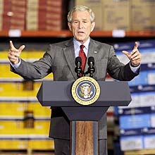 O presidente George W. Bush disse que fará o necessário para conter crise econômica