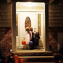 Tradio norte-americana, o halloween libera monstros e bruxas para se divertirem  noite