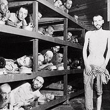 Presos no campo de concentração de Buchenwald, em Weimar (Alemanha)