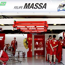 Boxes vazios de Felipe Massa na pista de Hungaroring; piloto está internado em hospital