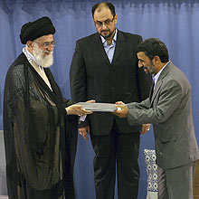 Lder supremo comanda juramento de Ahmadinejad para segundo mandato