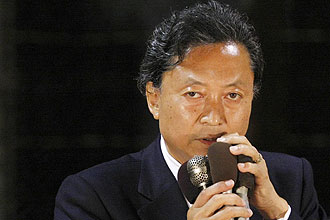 Yukio Hatoyama, principal lder da oposio, cujo partido tem dez pontos de vantagem sobre o partido do primeiro-ministro Taro Aso