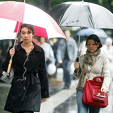 Cientistas afirmam que chuva pode ser controlada; acima, dia chuvoso em São Paulo