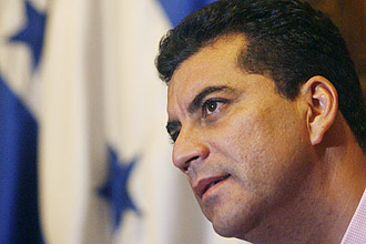 Tecnocrata, Elvin Santos perdeu a dianteira na corrida presidencial aps divises no Partido Liberal, o mesmo de Zelaya e Micheletti