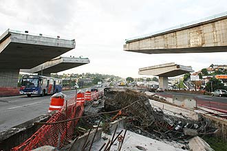 Viaduto do trecho sul do Rodoanel em Embu (SP), onde ocorreu acidente que feriu trs pessoas; IPT conclui laudo e aponta causas